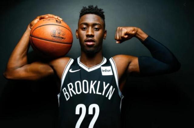 1611820905949027495.jpg AG百家乐平台-父亲去世母亲重病!倔强的勒韦尔:直面磨难不妥协