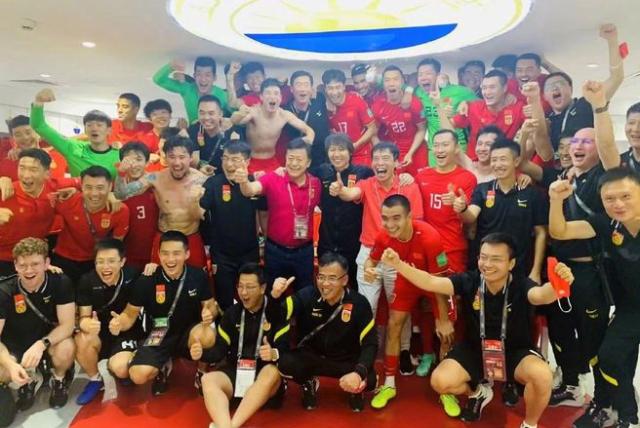 百家乐官网-【夜读】定制T恤为埃里克森加油，芬兰队好样的！