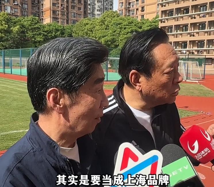百家乐官网-阿德阿庆原来都是球迷！出席上海高中足球联赛，年近70又获新身份